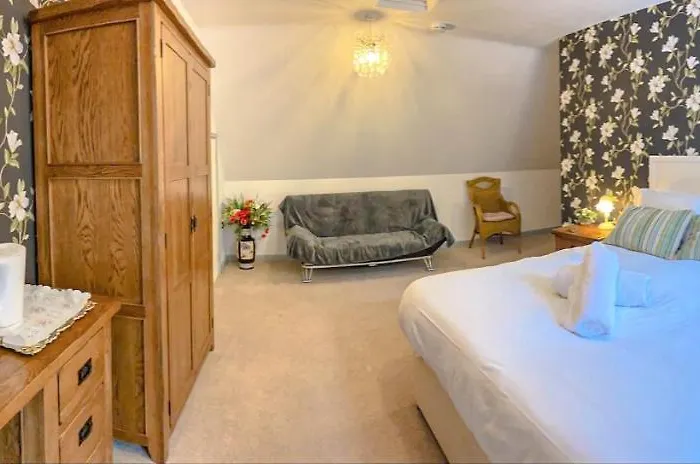 Springfields - Annex With Two Double Bedrooms In A Rural British Village