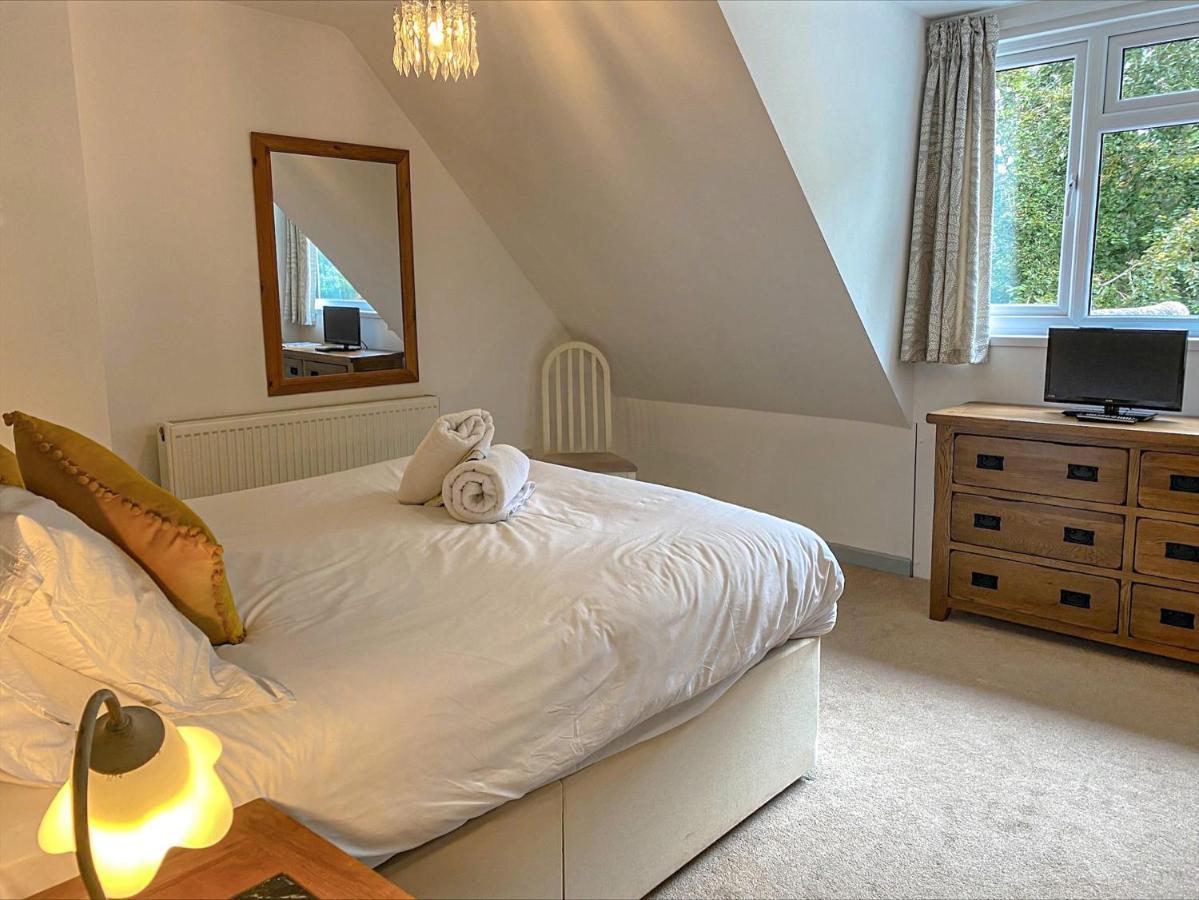 Springfields - Annex With Two Double Bedrooms In A Rural British Village Hostel *